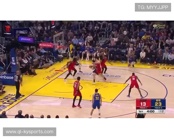 在季后赛关键战中，库里连续三场“疯狂三分”，帮助勇士一路高歌！